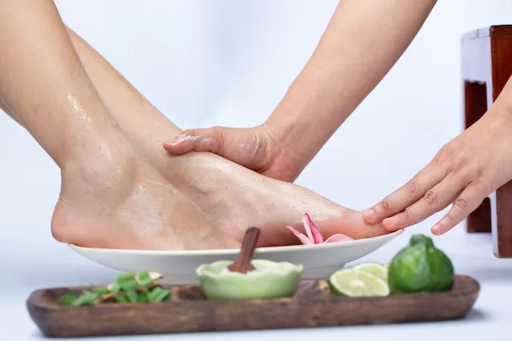 Massage with Moisturizing Coconut Oil for sun tan