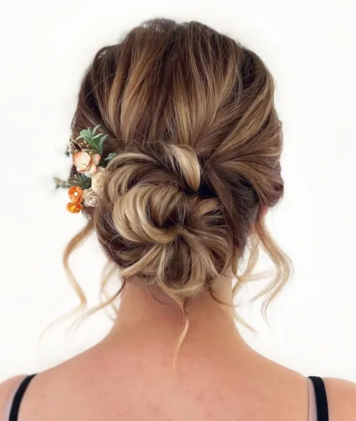  Low Knot with a Flower Piece