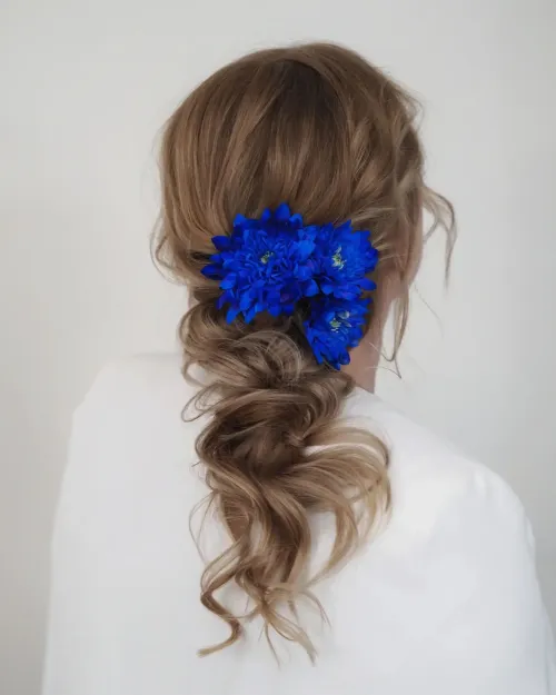  Wavy Ponytail with Flowers