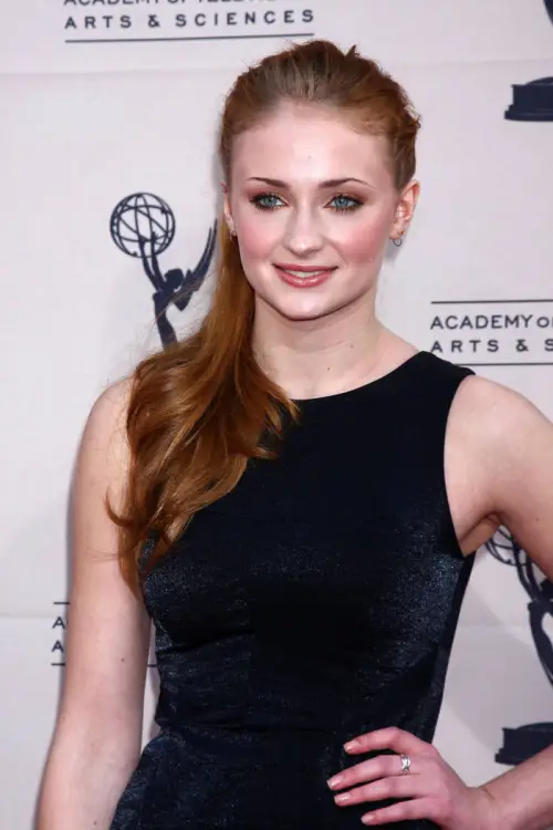 5. Sophie Turner’s Chic Red Ponytail