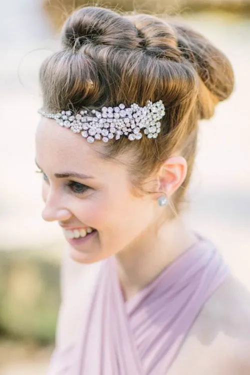 15. Curly Knot With A Braid And Tropical Hair Flowers
