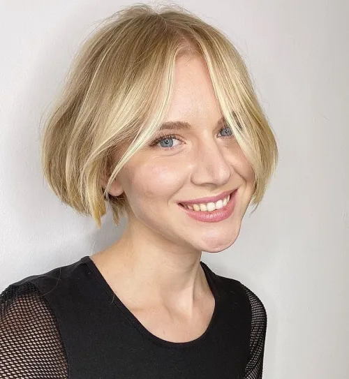 18. Sunny Blonde Bob Hairstyle
