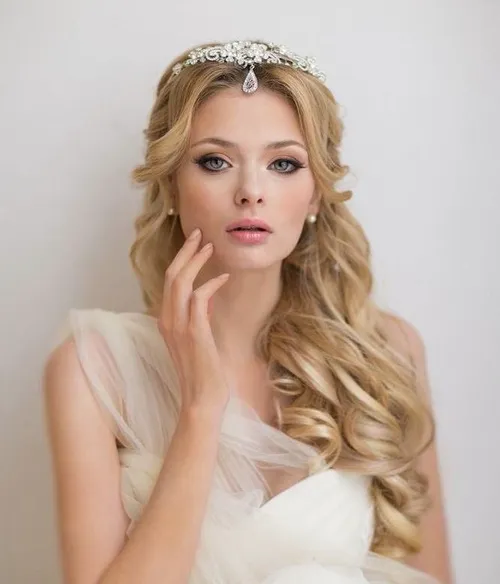 2. Princess-Like Long Curly Hairstyle
