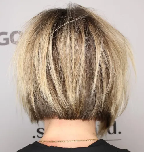 7. Blunt Lob with Messy Surface Layers
