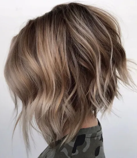 6. Choppy Inverted Bronde Bob
