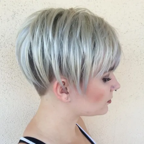 7. Two-Tone Choppy Cut
